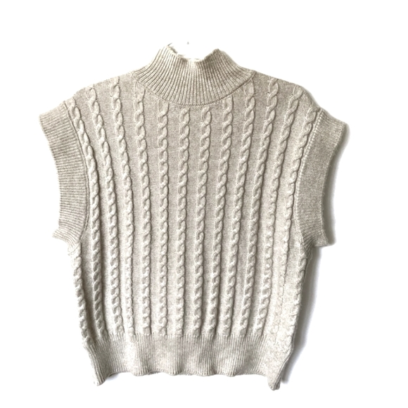 cupcakes & cashmere Sweaters - Cupcakes and Cashmere Heather Gray/Cream Vest Cableknit Sweater Women's Small